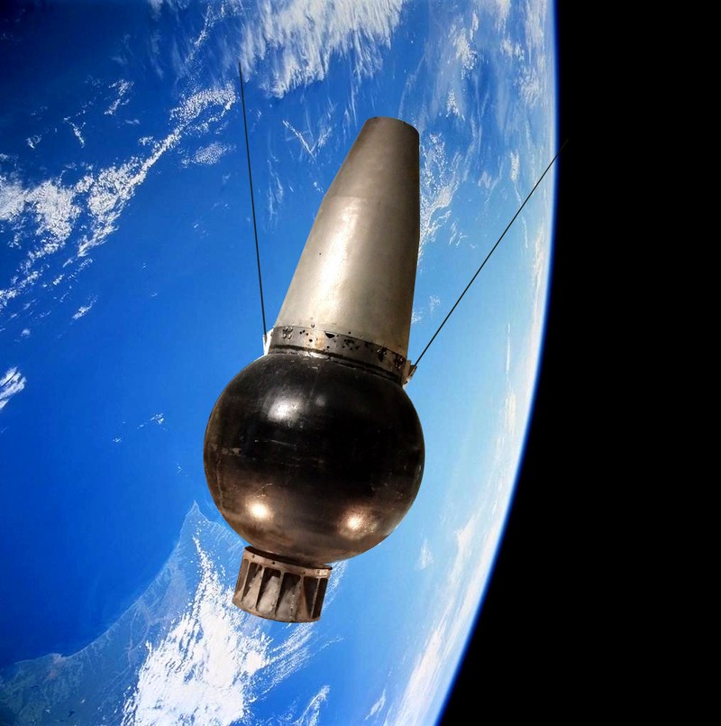 ve tinh dau tien cua Nhat.jpg