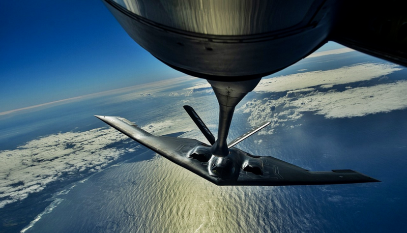 B-2 duoc tiep dau.png