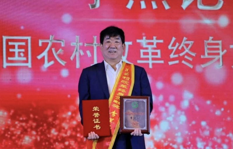 Ly Hac Ky duoc ton vinh.png