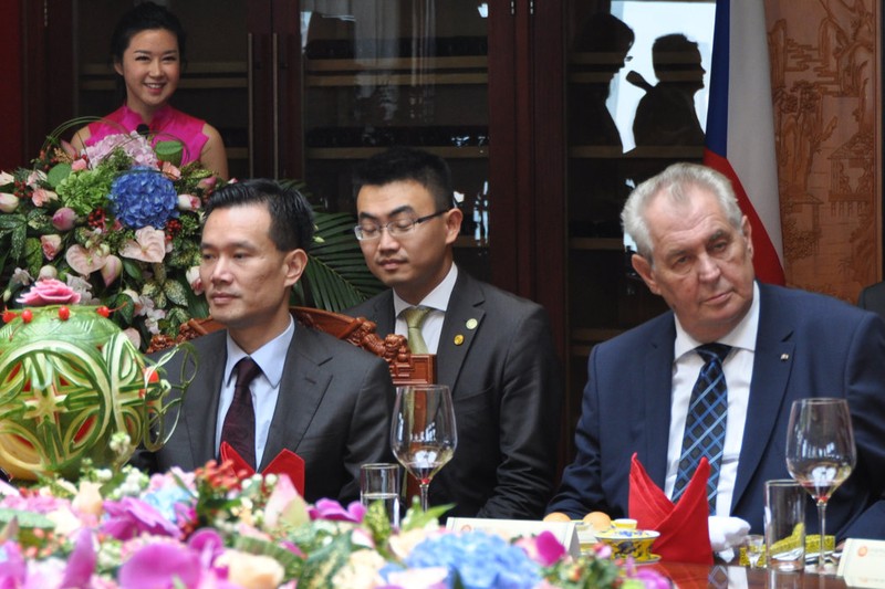 Diep Gian Minh và Tong thong Sec o Thuong Hai.jpg