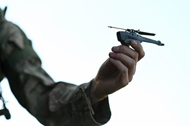 Black Hornet rat nho gon.jpg