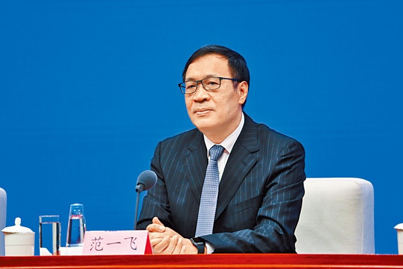 Pham Nhat Phi khi tai chuc.jpg