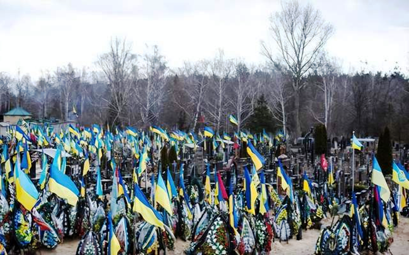 Nghia trang o Kiev.png