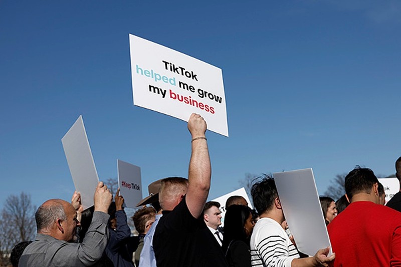 Dan My bieu tinh phan doi cam TikTok.jpg