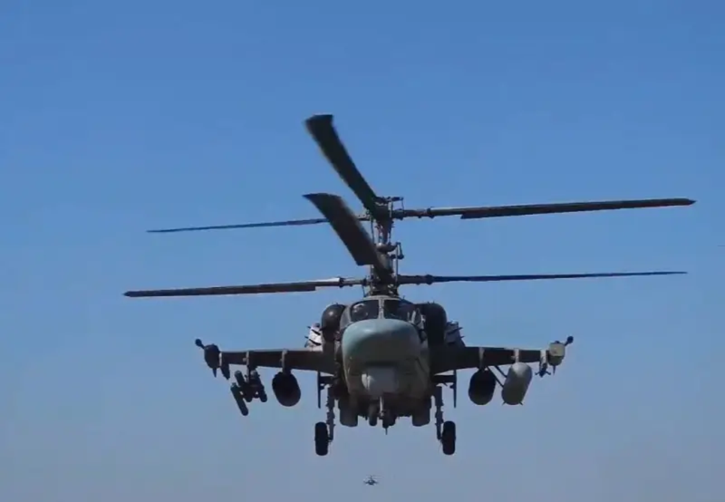 Truc thang vu trang Hamas doi.png