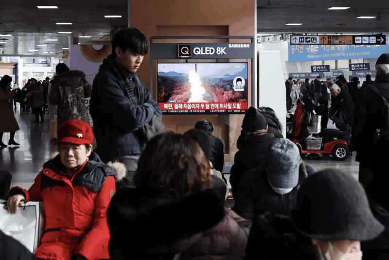 Nguoi dan Han Quoc theo doi.png