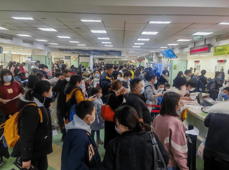 Canh xep hang cho doi.png