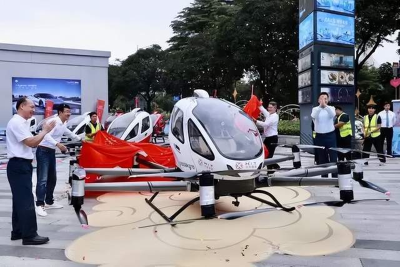 EHang bàn giao taxi bay cho khách hàng.png