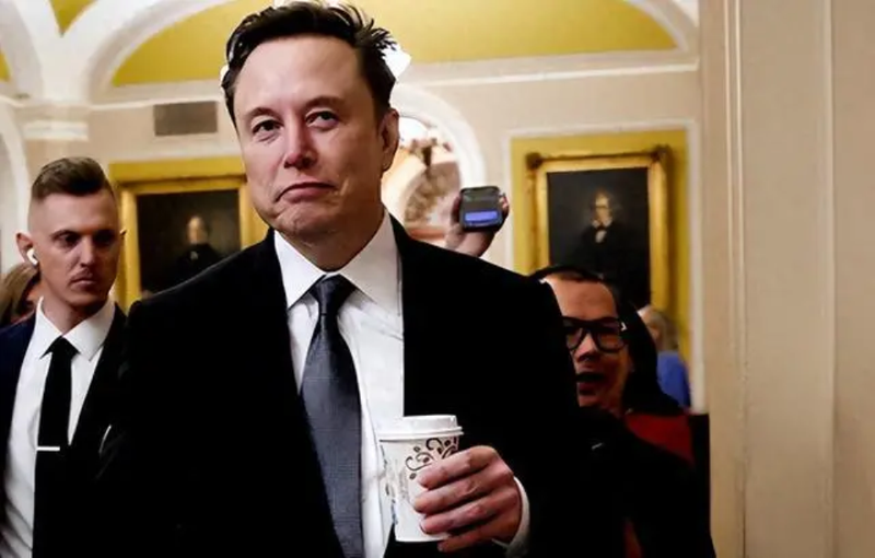 Elon Musk quyet ra tay.png