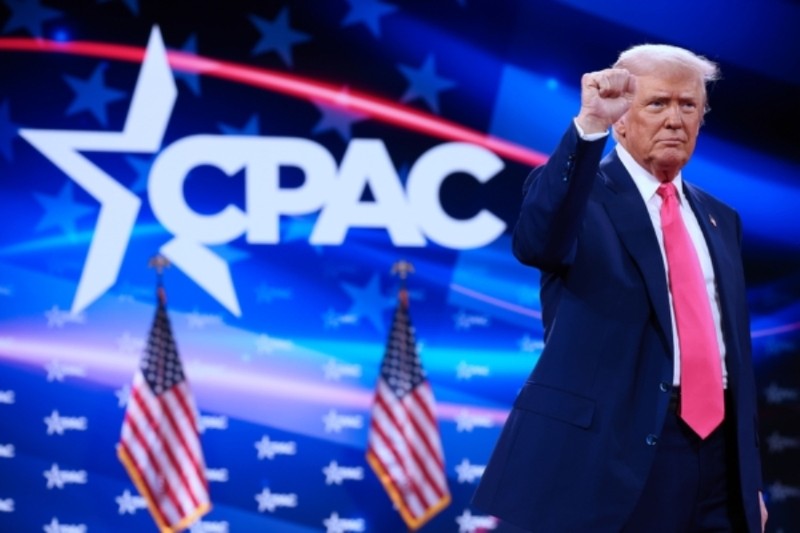 Trump tai Hoi nghi bao thu.jpg