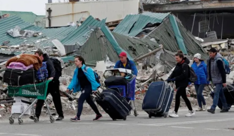 Hang trieu nguoi bo nha ra di.png