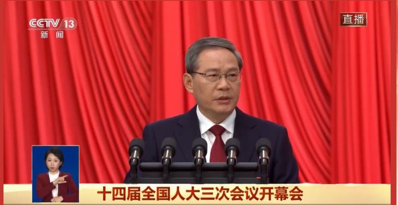 Ly Cuong doc bao cao.jpeg