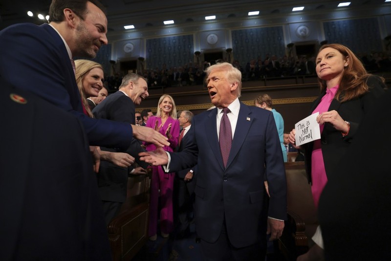 Trump bi gio bien.jpg