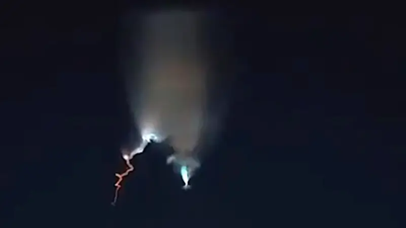 Danh chan ve tinh.png