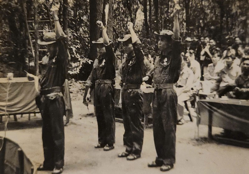 Binh si nguy gia nhap QGP.jpg