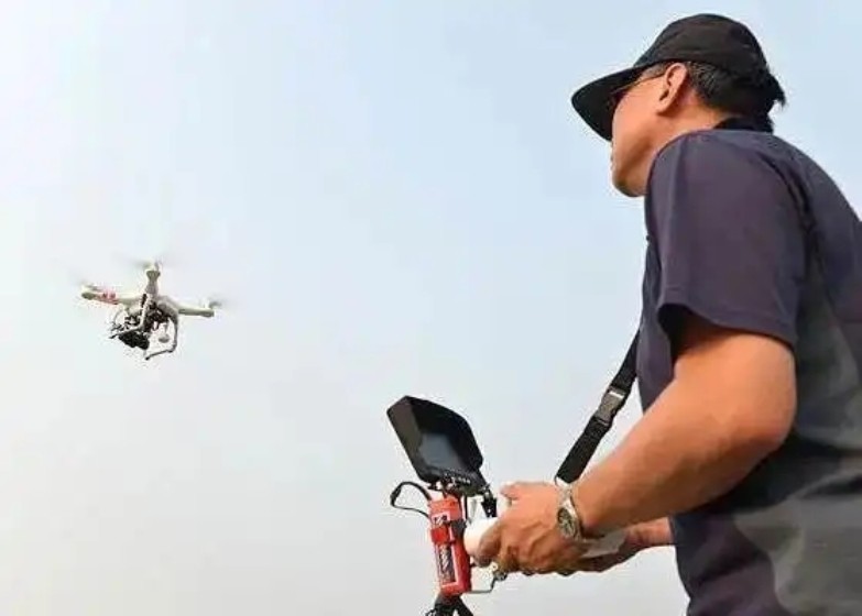 Trung Quốc hiện có tới 220 ngàn "phi công" bay máy bay không người lái. Ảnh: Toutiao.