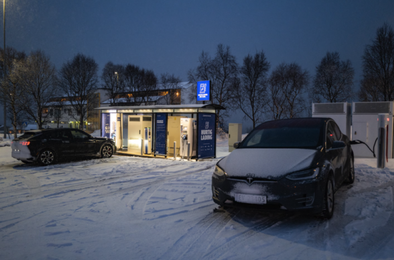 Cứ 100.000 dân Na Uy lại có 174 cọc sạc nhanh dùng cho xe điện. Ảnh: Ithome.