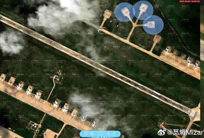 Ảnh vệ tinh chụp ngày 2/6 cho thấy một số máy bay bị hư hại sau cuộc tấn công bằng máy bay không người lái của Ukraine tại căn cứ Belaya ở tỉnh Irkutsk, cách biên giới Ukraine-Nga khoảng 4.500 km. Ảnh: Reuters.