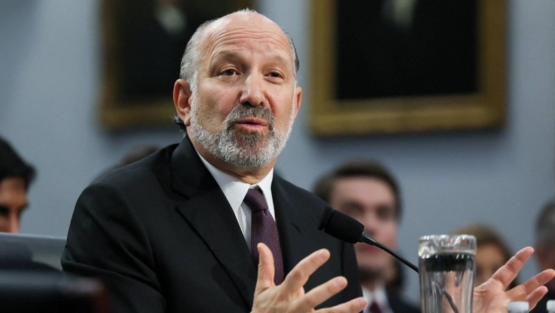 Bo truong Lutnik.jpg