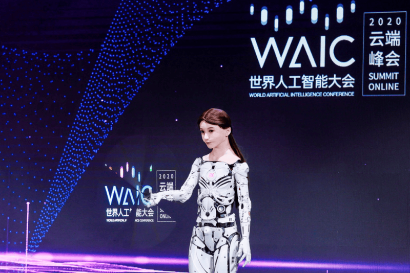 Robot trinh dien.png