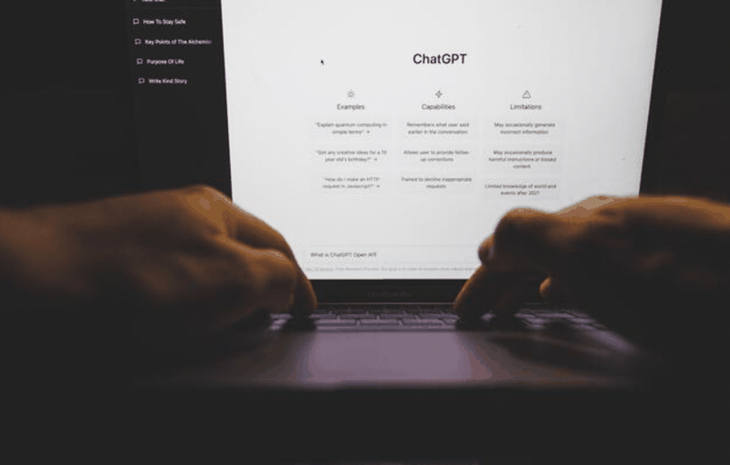 Quá sùng bái và tin tưởng AI trong một số trường hợp có thể gây hại. Ảnh: Singtao.