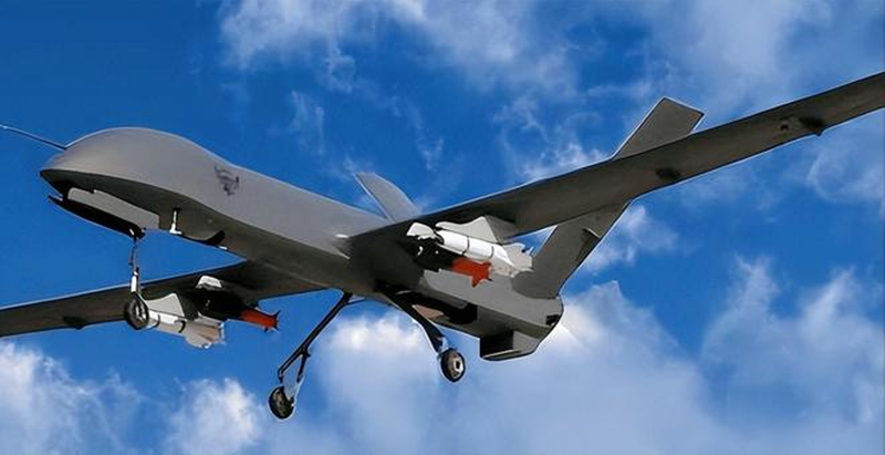Máy bay không người lái được gắn tên lửa đẩy phụ. Ảnh: Sohu.