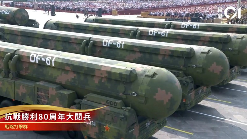 Đội hình tên lửa đạn đạo chiến lược DF-61 tại cuộc duyệt binh. Ảnh: HK01.