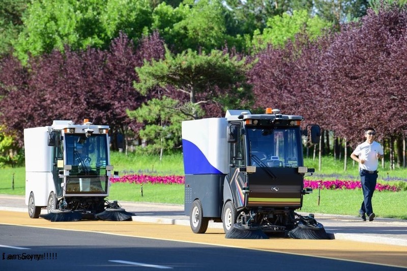 XE quet duong khong nguoi.jpg