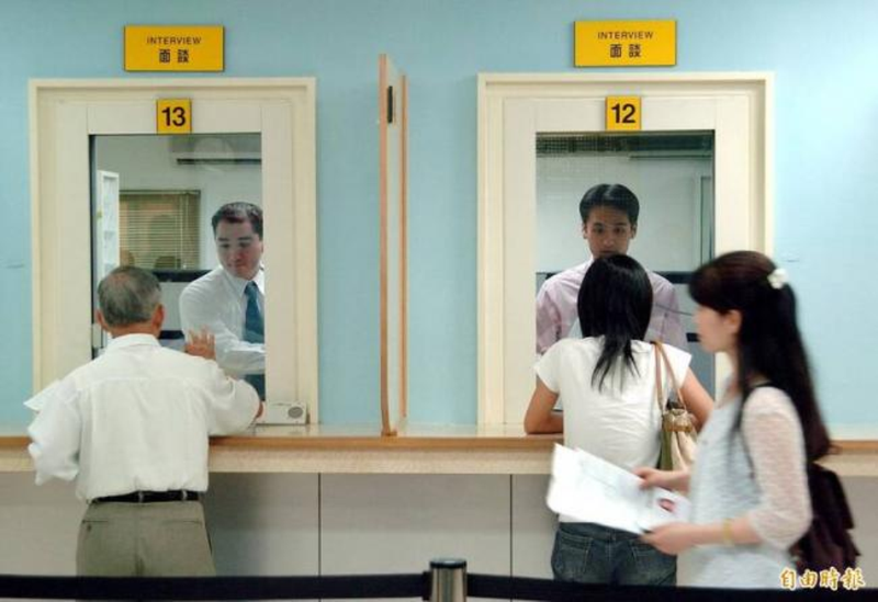 Hướng dẫn mới của Bộ Ngoại giao Mỹ cho phép viên chức xét duyệt visa có quyền từ chối những người xin nhập cư được cho là mắc bệnh mãn tính...Ảnh: Creaders.