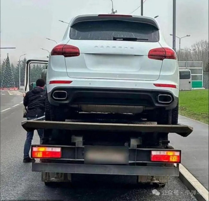 Sieu xe tro thanh dong sat.jpg