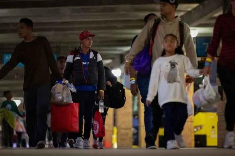 USCIS thông báo giảm thời hạn hiệu lực của Giấy phép lao động (EAD) từ 5 năm xuống 18 tháng, thực hiện từ ngày 5/12. Ảnh: Reuters.