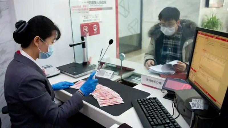 Ngan hang nho bi dong cua.jpg