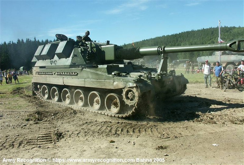 Pháo tự hành bánh xích, AS90 Braveheart 155mm của Anh sẽ được chuyển giao cho Ukraine. Ảnh Army Recognition.