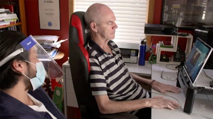 Philip O’Keefe, một trong những bệnh nhân của Synchron trong thử nghiệm lâm sàng Switch, người đầu tiên trên thế giới tweet bằng thiết bị BCI. Ảnh Synchron Philip O’Keefe, một trong những bệnh nhân của Synchron trong thử nghiệm lâm sàng Switch, người đầu tiên trên thế giới tweet bằng thiết bị BCI. Ảnh Synchron