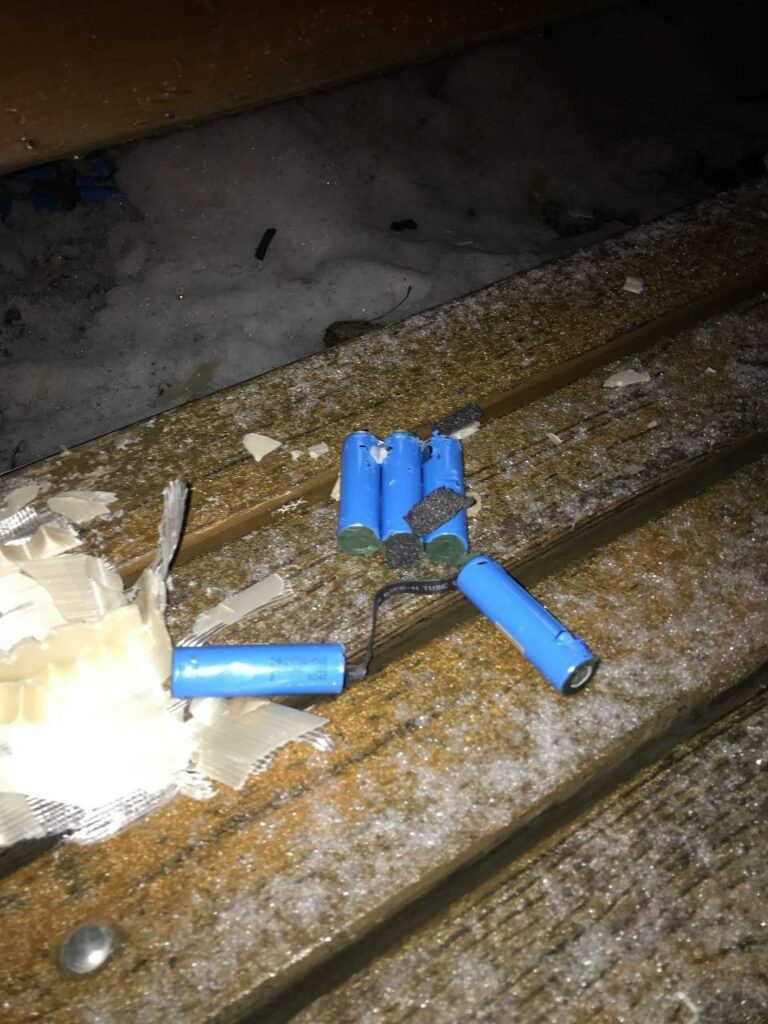 Các mảnh xác và khối nổ của UAV tự sát Ukraine, thu được trong vùng Belgorod. Ảnh South Front.