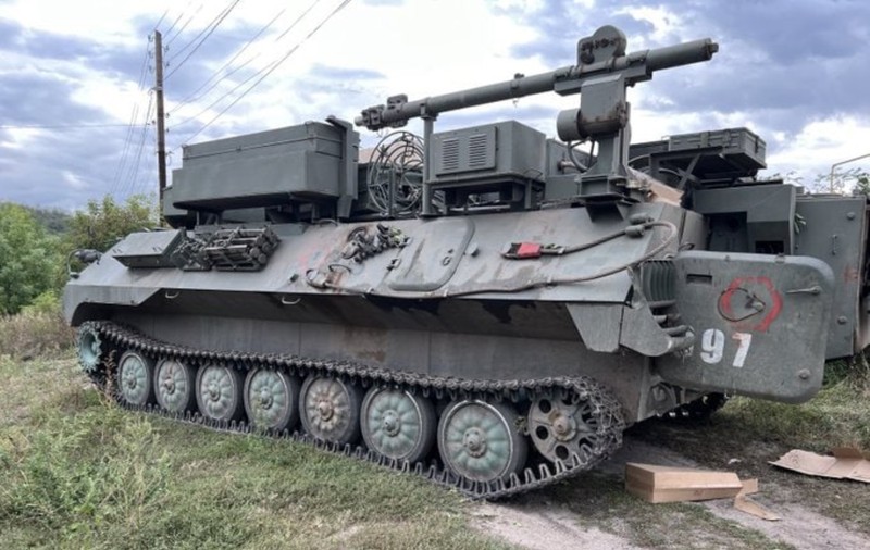 Trạm tác chiến điện tử "R-934BMV" của tổ hợp "Borysoglebsk-2" bị lực lượng Ukraine chiếm giữ ở khu vực Kharkiv. Tháng 9/2022. Ukraina. Ảnh Military Ukraine