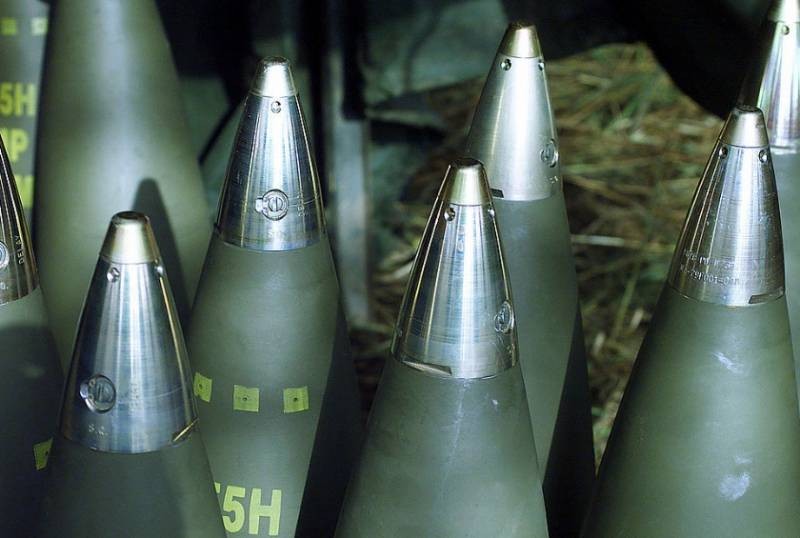 EU cung cấp 1 tỉ euro mua đạn pháo 155 mm cho quân đội Ukraine. Ảnh TopWar.