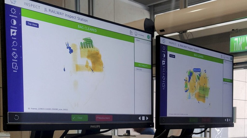 Công nghệ của SeeTrue hiện đang được sử dụng để quét túi xách tại các ga đường sắt ở Israel. Ảnh Deposit Photos