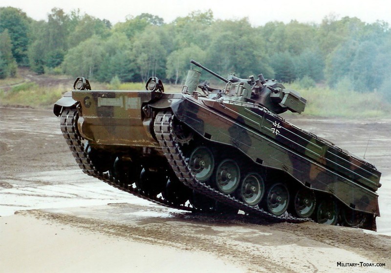 xe-bo-binh-chien-dau-marder-1a3-03-2471.jpg