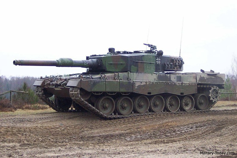 xe-tang-leopard-2a4-03-450.jpg