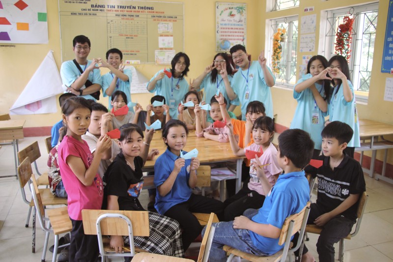 Hoạt động sáng tạo gấp giấy origami được toàn thể học sinh hưởng ứng.jpg