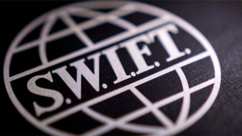 SWIFT đang nỗ lực cải tổ dựa trên blockchain. Ảnh: Reuters.