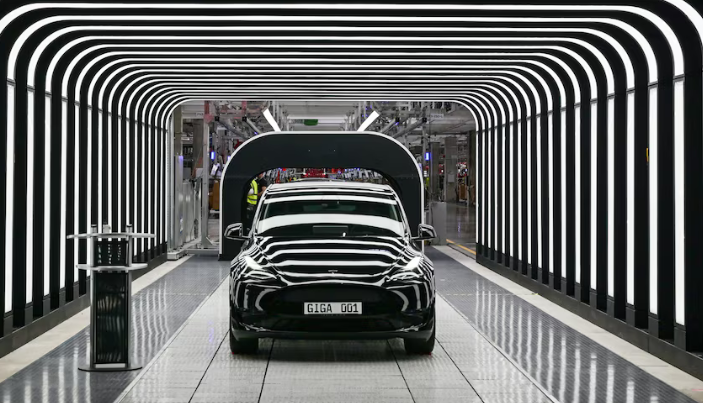 Tesla đang phải đối mặt với áp lực doanh số. Ảnh: Reuters.
