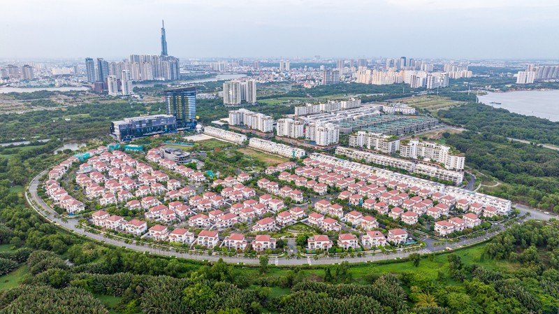 Mùa ĐHĐCĐ 2025 của doanh nghiệp địa ốc: Điểm tên các ông lớn đặt mục tiêu táo bạo và “cài số lùi”