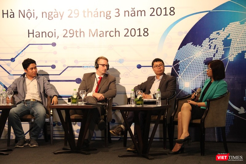 Bà Đỗ Hải Anh, Phó trưởng phòng, Phòng Chính sách & Hợp tác Quốc tế, Cục An toàn thông tin (áo xanh) chia sẻ những thách thức trong quá trình thúc đẩy an ninh mạng tại Việt Nam. Nguồn: VT