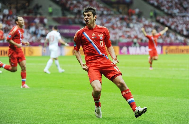 Alan Dzagoev tiếp tục là điểm tựa nơi hàng tiền vệ của tuyển Nga. Ảnh: Squawka Alan Dzagoev tiếp tục là điểm tựa nơi hàng tiền vệ của tuyển Nga. Ảnh: Squawka