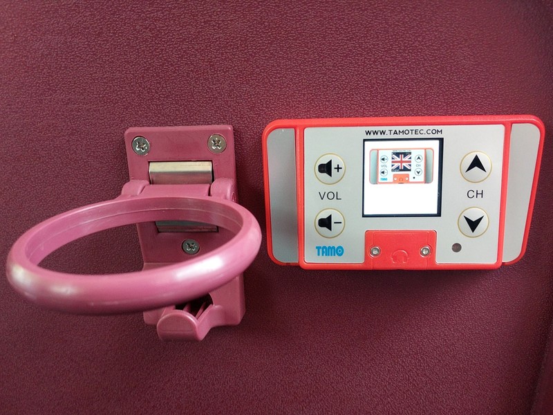 Hệ thống âm thanh hỗ trợ 12 thứ tiếng sẽ giới thiệu cho du khách khi gần tới các danh lam thắng cảnh. Khi được hỏi một du khách người Anh cho biết phần lớn thời gian kênh tiếng Anh phát các bản nhạc của Green Day (một band nhạc rock nổi tiếng) và điều này khiến ông không mấy hứng thú. Hệ thống âm thanh hỗ trợ 12 thứ tiếng sẽ giới thiệu cho du khách khi gần tới các danh lam thắng cảnh. Khi được hỏi một du khách người Anh cho biết phần lớn thời gian kênh tiếng Anh phát các bản nhạc của Green Day (một band nhạc rock nổi tiếng) và điều này khiến ông không mấy hứng thú.