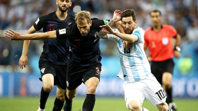 Messi gần như mất hút trong trận đấu với Croatia. Ảnh: Independent Messi gần như mất hút trong trận đấu với Croatia. Ảnh: Independent