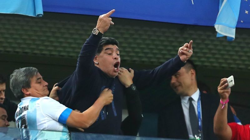 Maradona ăn mừng bàn thắng ấn định tỷ số của Marcos Rojo. Ảnh: YahooSport Maradona ăn mừng bàn thắng ấn định tỷ số của Marcos Rojo. Ảnh: YahooSport