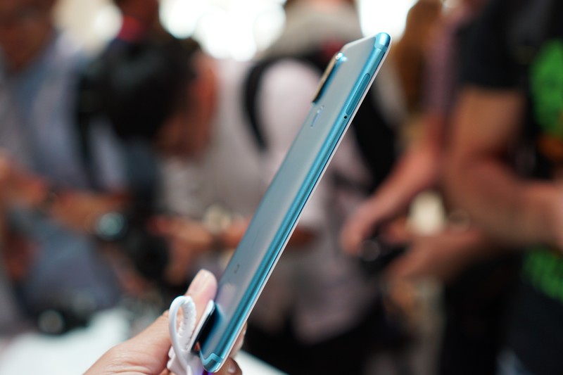 Các chi tiết xung quanh viền Mi A2 được tinh giản tối đa